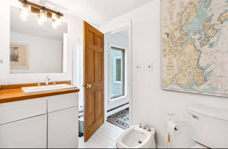 1725 Maine Farmhouse with Pool Near Portland's Waterfront - Falmouth, Maine