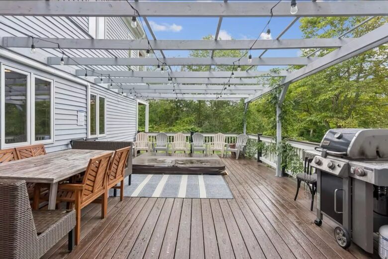 1725 Maine Farmhouse with Pool Near Portland's Waterfront - Falmouth, Maine