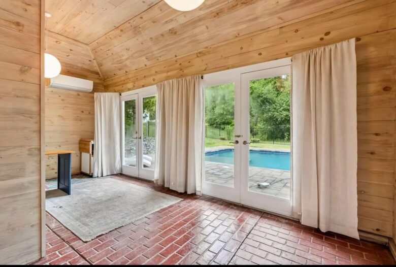 1725 Maine Farmhouse with Pool Near Portland's Waterfront - Falmouth, Maine