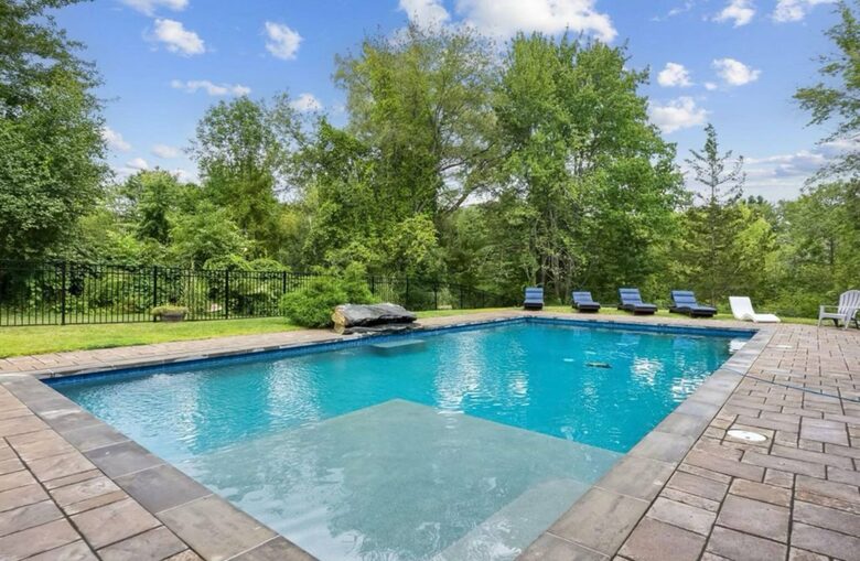 1725 Maine Farmhouse with Pool Near Portland's Waterfront - Falmouth, Maine