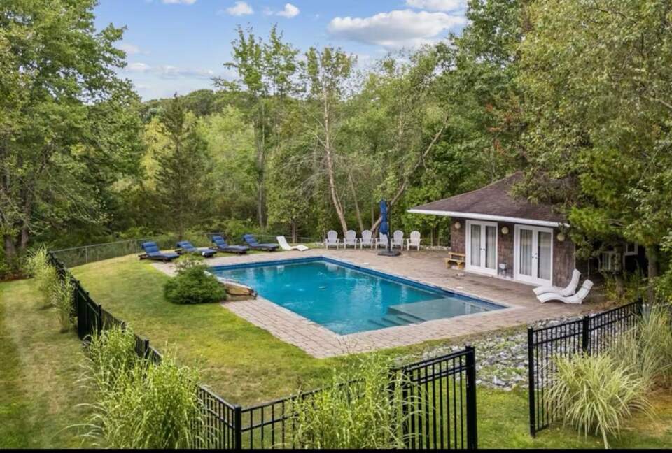 1725 Maine Farmhouse with Pool Near Portland's Waterfront - Falmouth, Maine