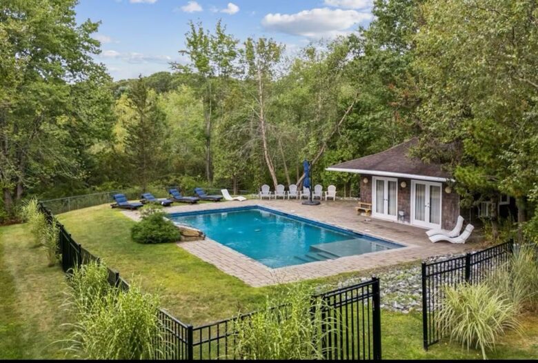 1725 Maine Farmhouse with Pool Near Portland's Waterfront - Falmouth, Maine