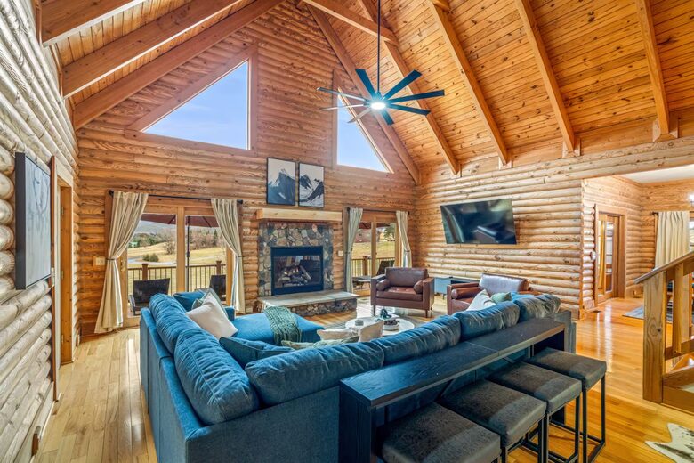 Luray Mountain Lodge with Blue Ridge Views and Private Hot Tub - Luray, Virginia