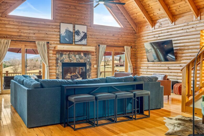 Luray Mountain Lodge with Blue Ridge Views and Private Hot Tub - Luray, Virginia
