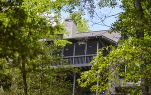 North Georgia Mountain Retreat with Private Chattahoochee River Deck - Clarkesville, Georgia