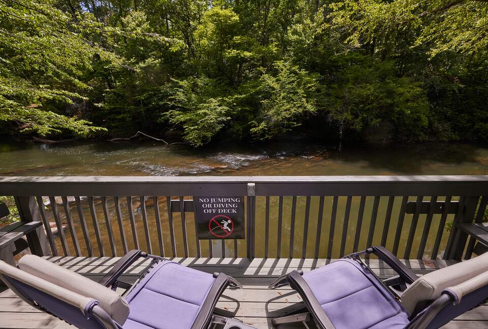 North Georgia Mountain Retreat with Private Chattahoochee River Deck - Clarkesville, Georgia