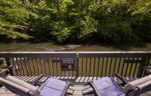 North Georgia Mountain Retreat with Private Chattahoochee River Deck - Clarkesville, Georgia