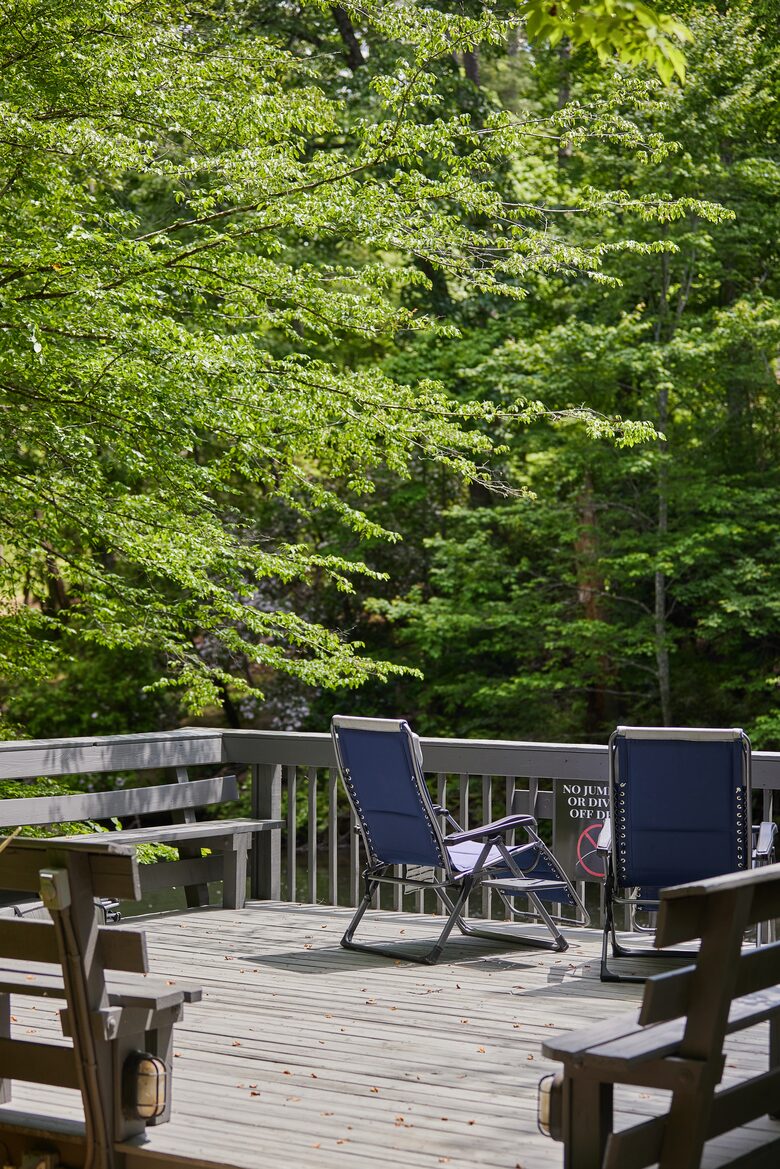 North Georgia Mountain Retreat with Private Chattahoochee River Deck - Clarkesville, Georgia