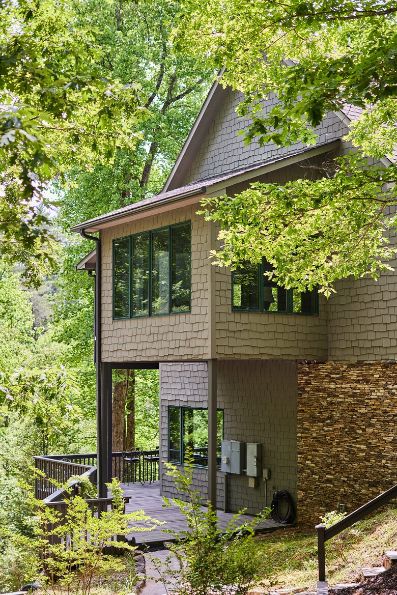 North Georgia Mountain Retreat with Private Chattahoochee River Deck - Clarkesville, Georgia