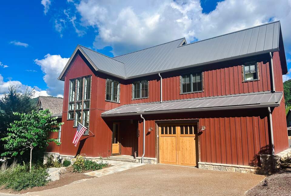 Western North Carolina Home nestled in Balsam Mountain Preserve and Surrounded by Mountain Scenery - Sylva, North Carolina