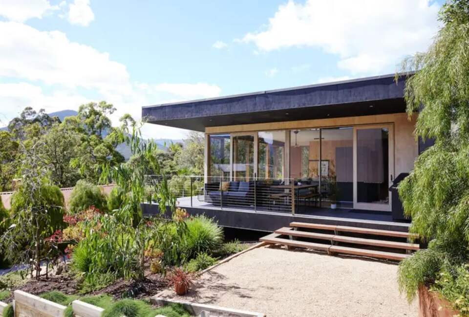 Healesville Villa with Mountain Views and Refined Interiors - Healesville, Australia