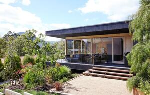 Healesville Villa with Mountain Views and Refined Interiors - Healesville, Australia