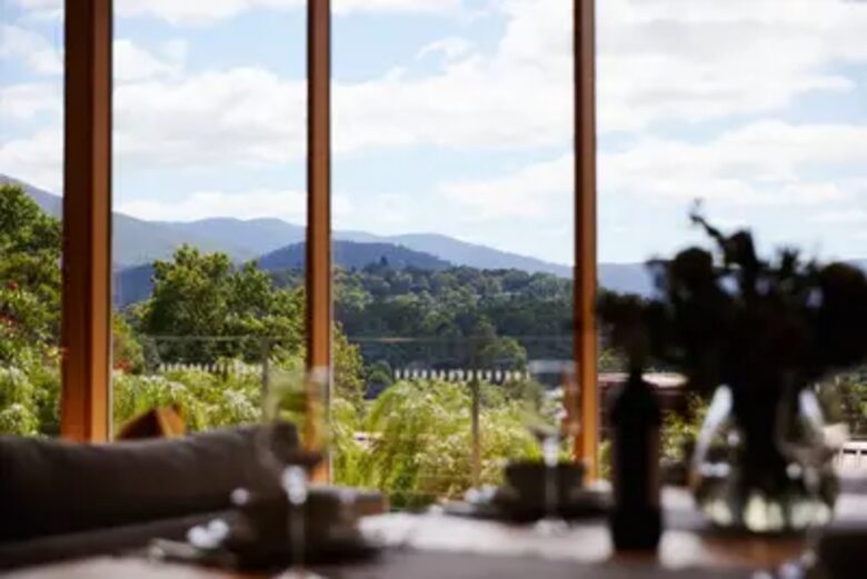 Healesville Villa with Mountain Views and Refined Interiors - Healesville, Australia