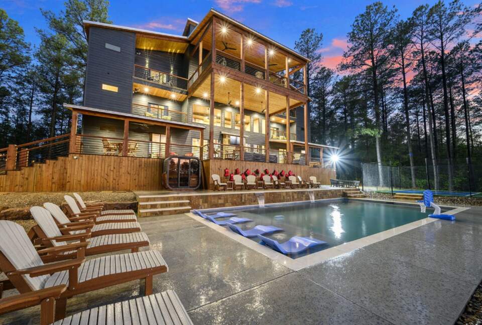 Luxury Broken Bow Lodge with Pool, Hot Tub and Endless Recreation - Broken Bow, Oklahoma