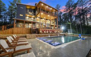 Luxury Broken Bow Lodge with Pool, Hot Tub and Endless Recreation - Broken Bow, Oklahoma