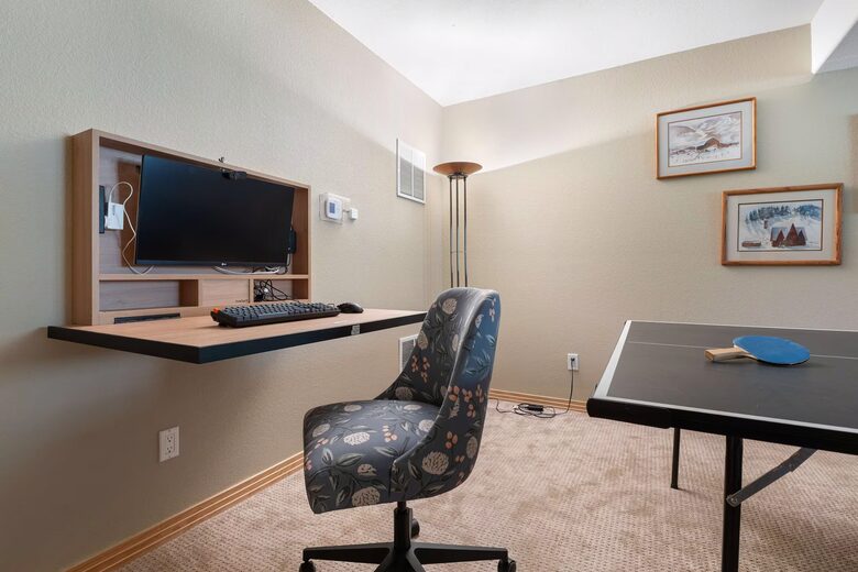 Steamboat Springs Mountain Retreat with Hot Tub and Shuttle - Steamboat Springs, Colorado