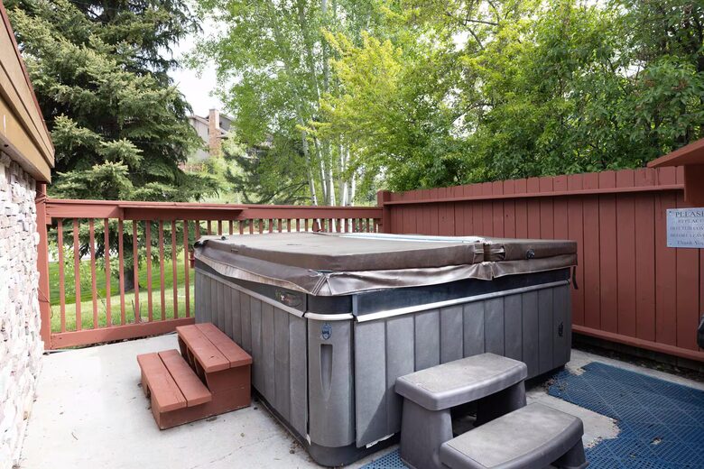Steamboat Springs Mountain Retreat with Hot Tub and Shuttle - Steamboat Springs, Colorado