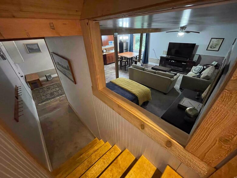Harstine Island Retreat with Beach Access and Home Theater - Shelton, Washington