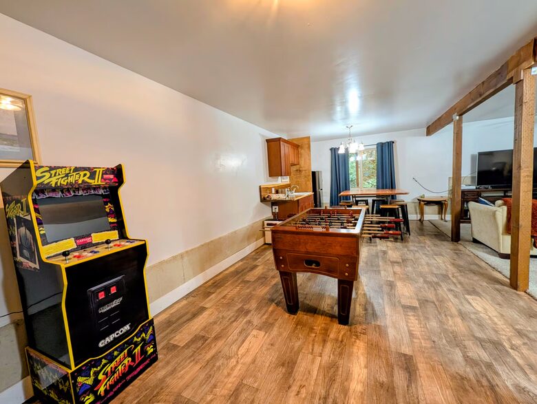 Harstine Island Retreat with Beach Access and Home Theater - Shelton, Washington