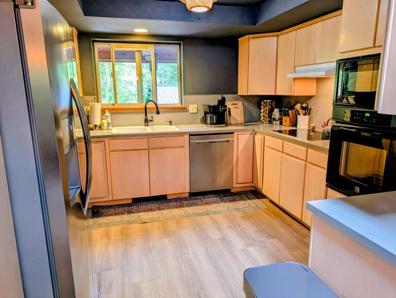 Harstine Island Retreat with Beach Access and Home Theater - Shelton, Washington
