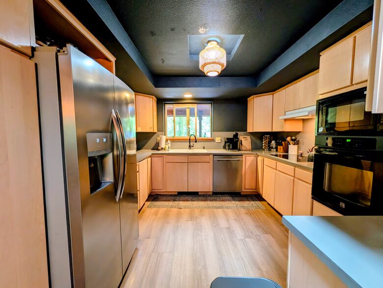 Harstine Island Retreat with Beach Access and Home Theater - Shelton, Washington