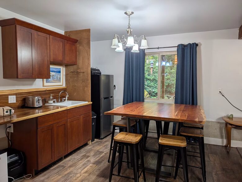 Harstine Island Retreat with Beach Access and Home Theater - Shelton, Washington