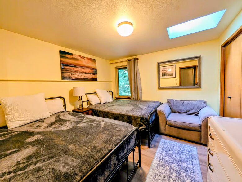 Harstine Island Retreat with Beach Access and Home Theater - Shelton, Washington