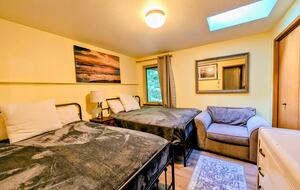 Harstine Island Retreat with Beach Access and Home Theater - Shelton, Washington