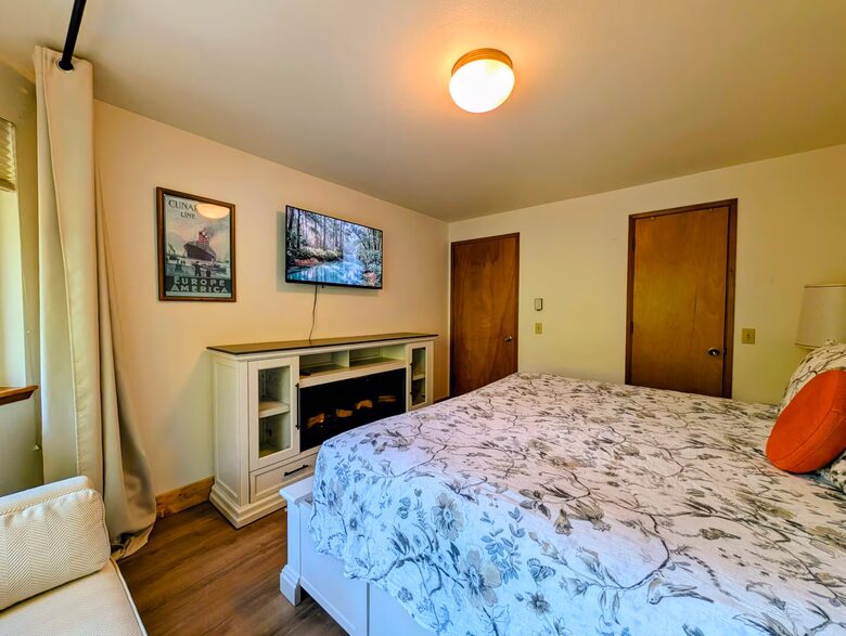Harstine Island Retreat with Beach Access and Home Theater - Shelton, Washington