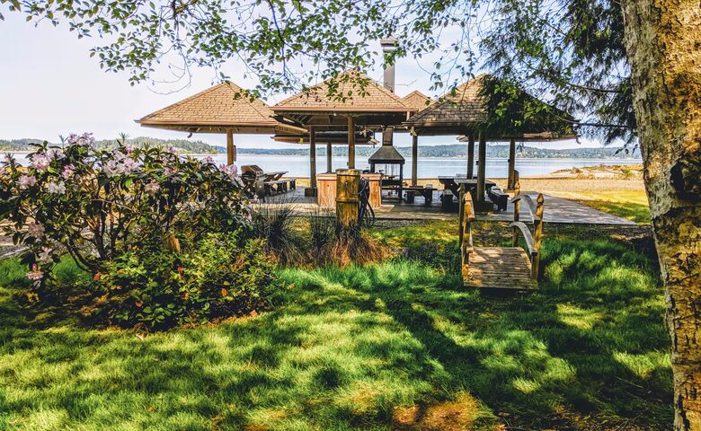 Harstine Island Retreat with Beach Access and Home Theater - Shelton, Washington