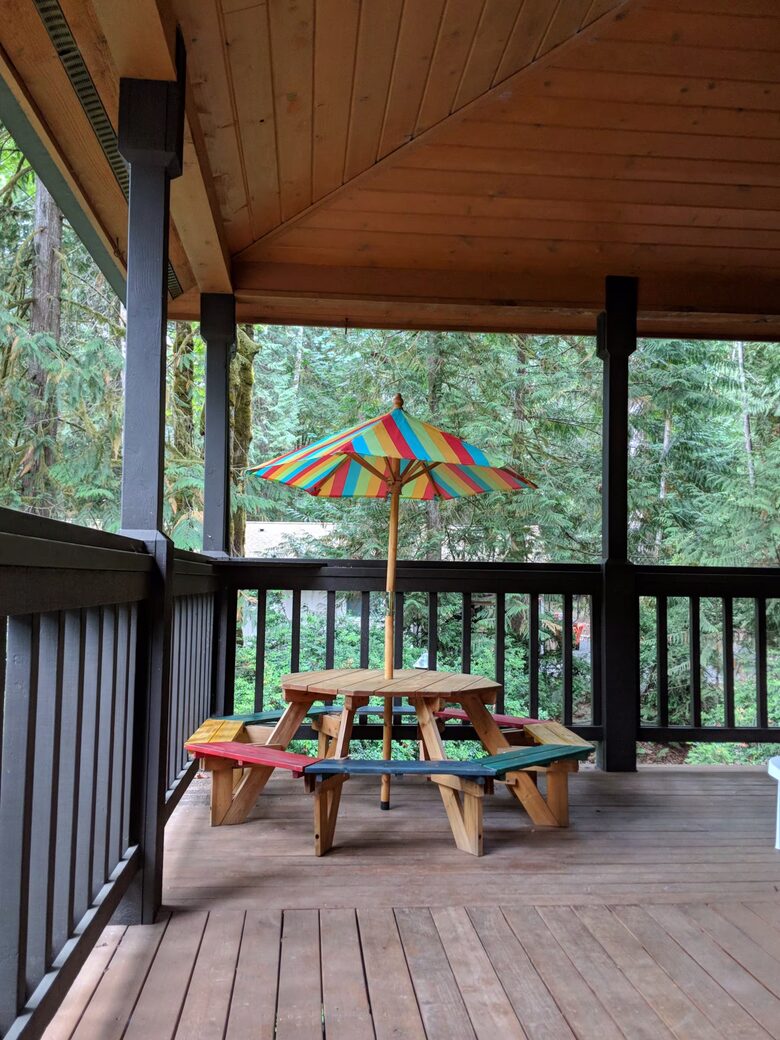 Harstine Island Retreat with Beach Access and Home Theater - Shelton, Washington