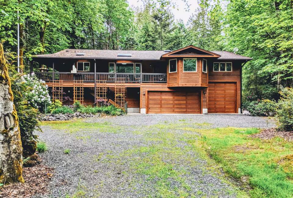 Harstine Island Retreat with Beach Access and Home Theater - Shelton, Washington