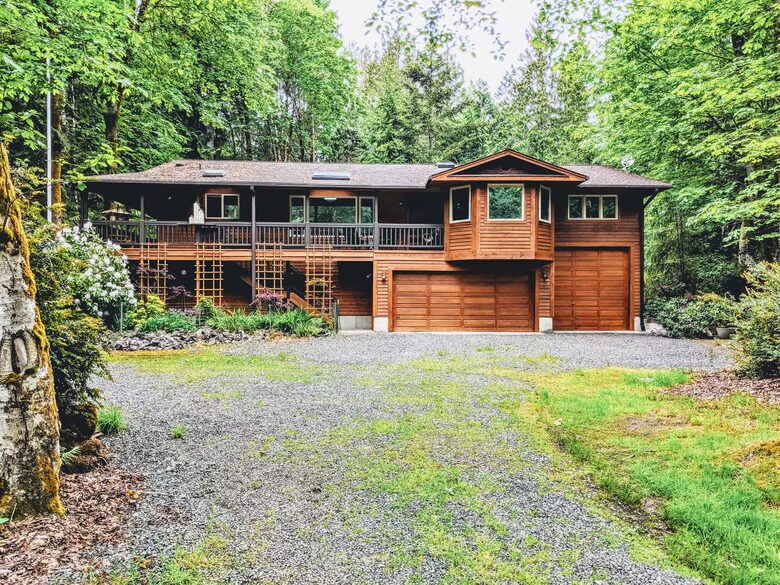 Harstine Island Retreat with Beach Access and Home Theater - Shelton, Washington