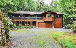 Harstine Island Retreat with Beach Access and Home Theater - Shelton, Washington