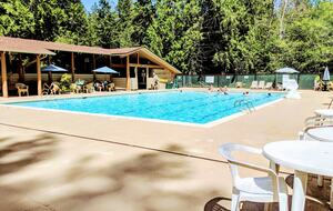 Harstine Island Retreat with Beach Access and Home Theater - Shelton, Washington