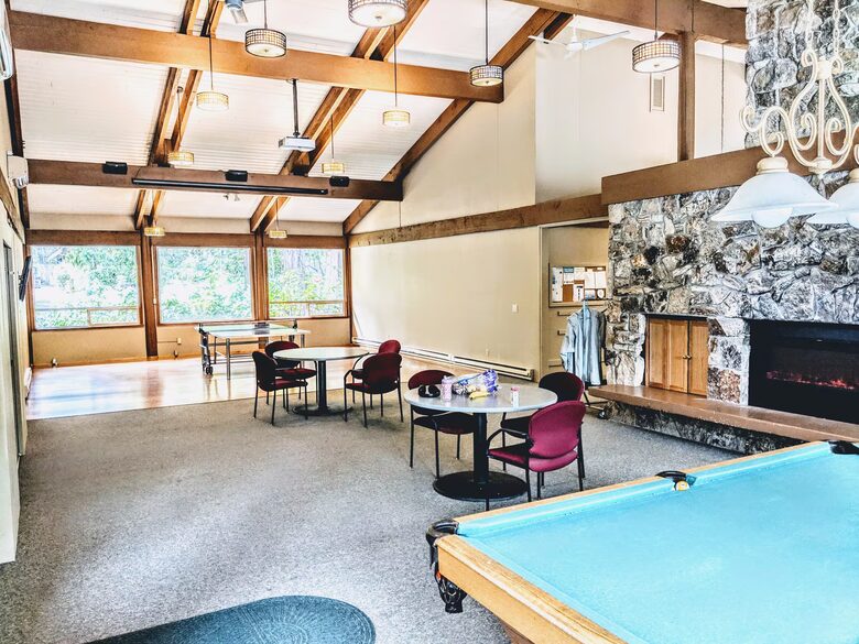 Harstine Island Retreat with Beach Access and Home Theater - Shelton, Washington