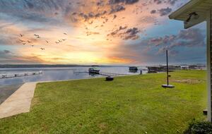 Chautauqua, NY Lakefront Retreat with Private Dock and Kayaks - Mayville, New York