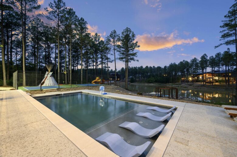 Luxury Broken Bow Lodge with Pool, Hot Tub and Endless Recreation - Broken Bow, Oklahoma