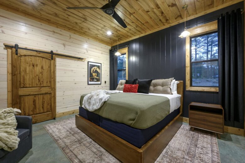 Luxury Broken Bow Lodge with Pool, Hot Tub and Endless Recreation - Broken Bow, Oklahoma