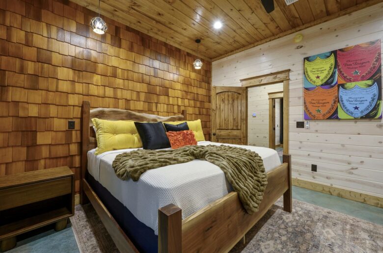 Luxury Broken Bow Lodge with Pool, Hot Tub and Endless Recreation - Broken Bow, Oklahoma
