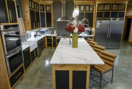 Luxury Broken Bow Lodge with Pool, Hot Tub and Endless Recreation - Broken Bow, Oklahoma