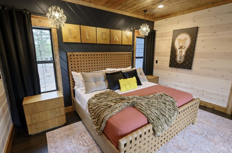 Luxury Broken Bow Lodge with Pool, Hot Tub and Endless Recreation - Broken Bow, Oklahoma