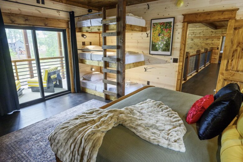 Luxury Broken Bow Lodge with Pool, Hot Tub and Endless Recreation - Broken Bow, Oklahoma