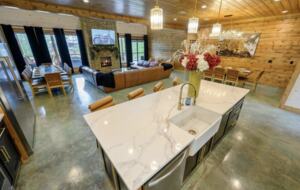 Luxury Broken Bow Lodge with Pool, Hot Tub and Endless Recreation - Broken Bow, Oklahoma