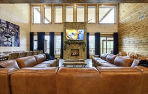 Luxury Broken Bow Lodge with Pool, Hot Tub and Endless Recreation - Broken Bow, Oklahoma