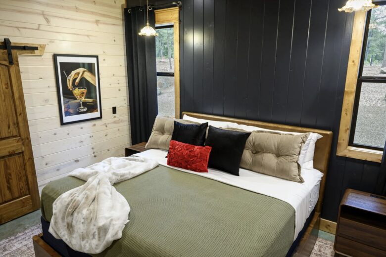 Luxury Broken Bow Lodge with Pool, Hot Tub and Endless Recreation - Broken Bow, Oklahoma