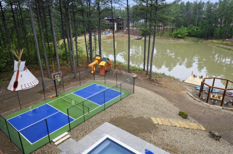 Luxury Broken Bow Lodge with Pool, Hot Tub and Endless Recreation - Broken Bow, Oklahoma
