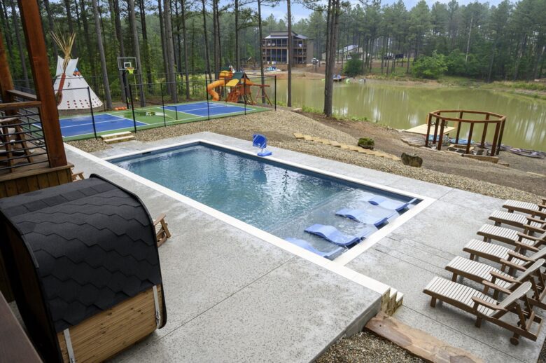 Luxury Broken Bow Lodge with Pool, Hot Tub and Endless Recreation - Broken Bow, Oklahoma