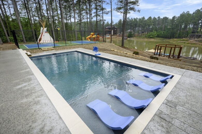 Luxury Broken Bow Lodge with Pool, Hot Tub and Endless Recreation - Broken Bow, Oklahoma