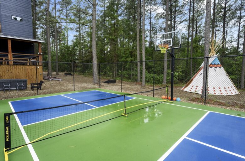 Luxury Broken Bow Lodge with Pool, Hot Tub and Endless Recreation - Broken Bow, Oklahoma